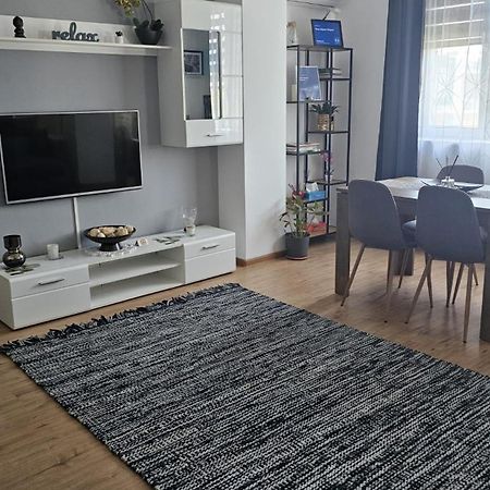 Doxa Airport Отопень Екстер'єр фото
